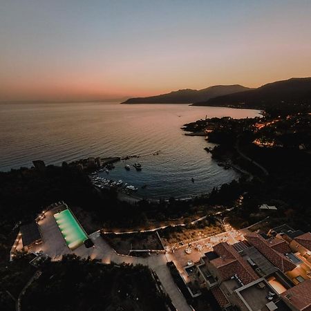 Diapori Suites Hotel 卡德哈米利 外观 照片