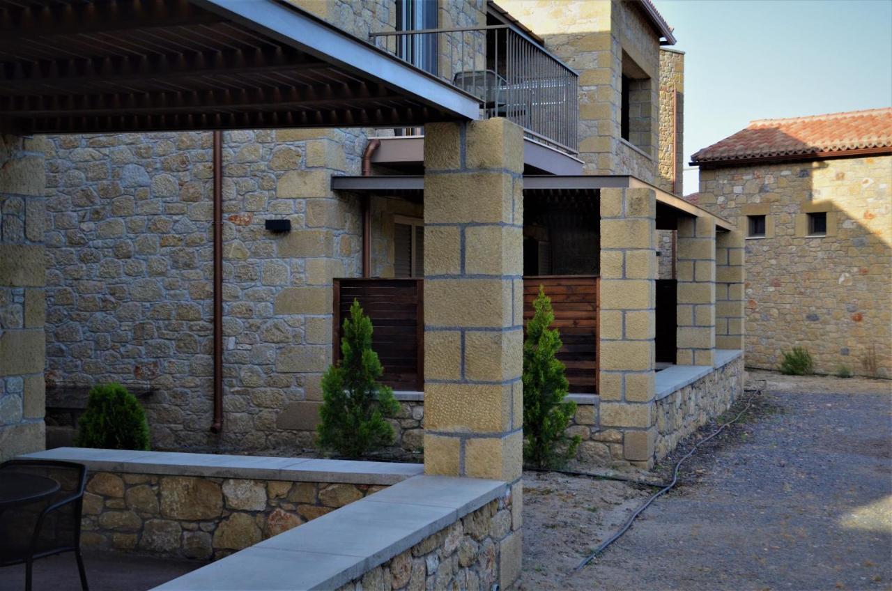 Diapori Suites Hotel 卡德哈米利 外观 照片