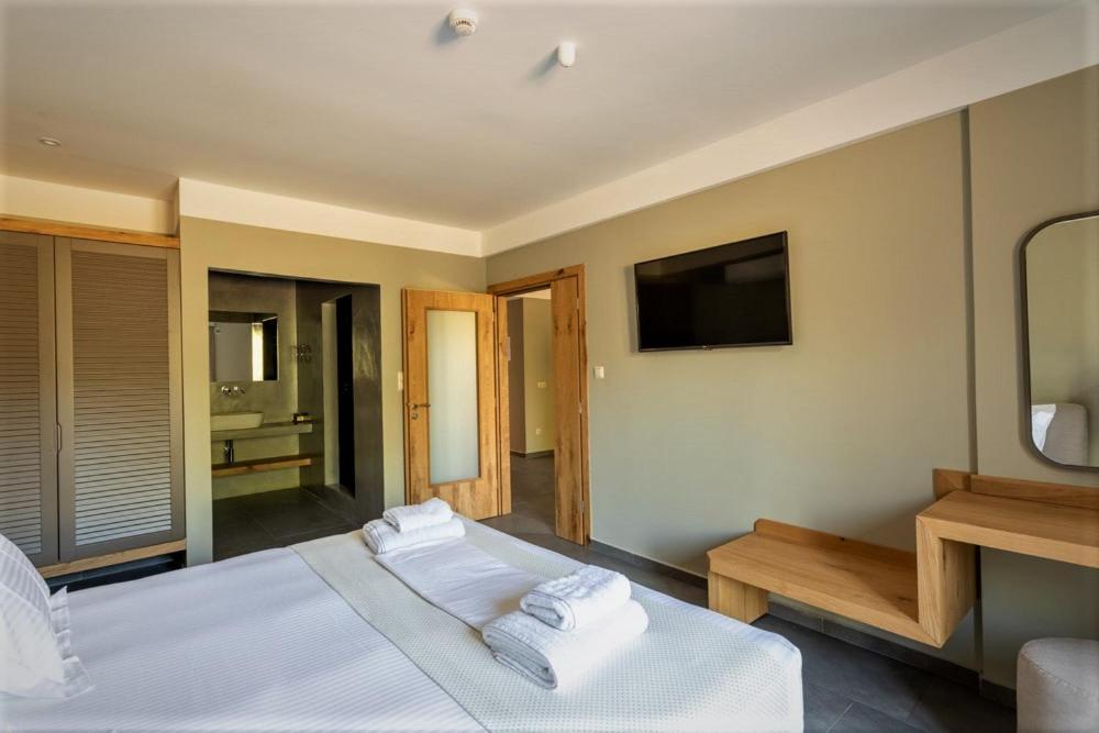 Diapori Suites Hotel 卡德哈米利 外观 照片