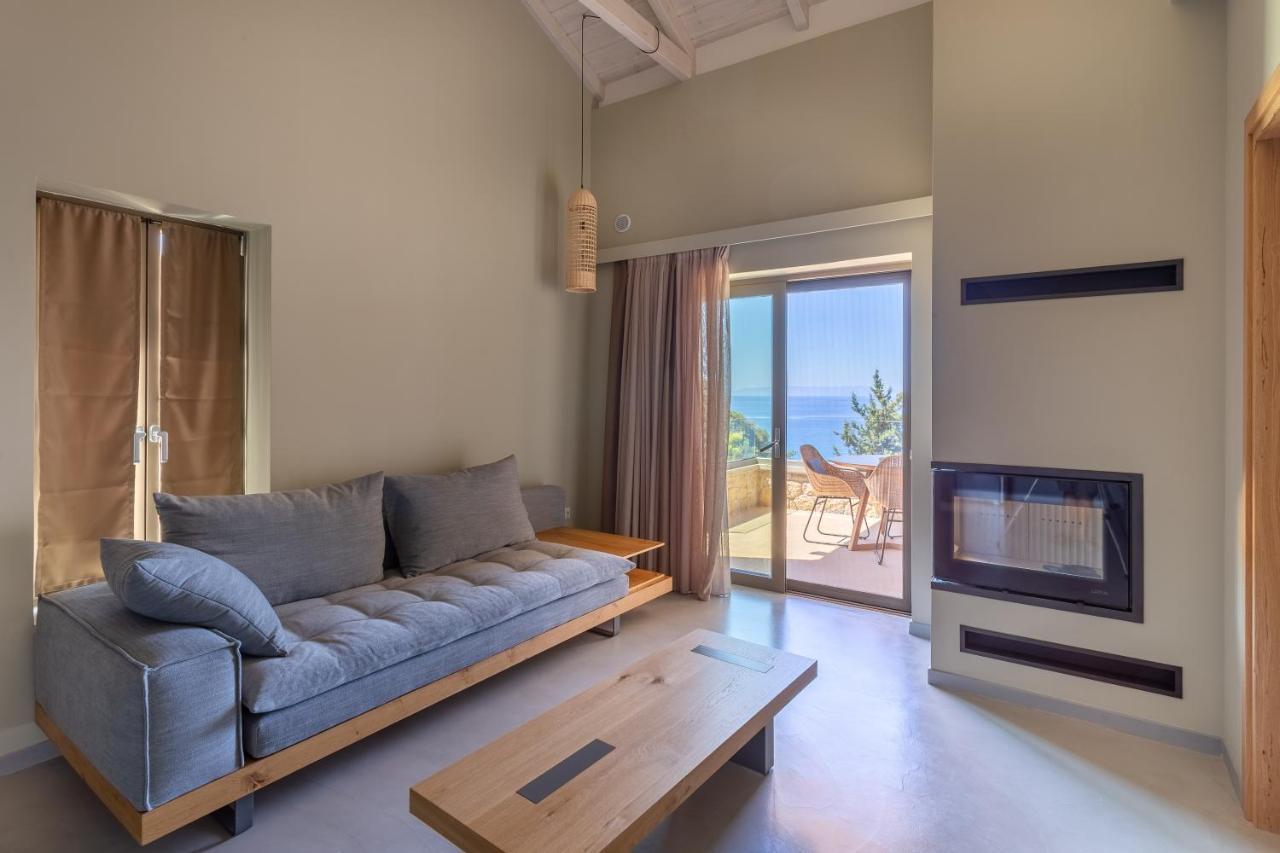 Diapori Suites Hotel 卡德哈米利 外观 照片