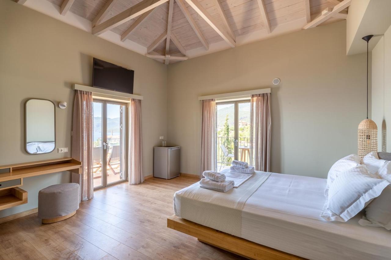 Diapori Suites Hotel 卡德哈米利 外观 照片