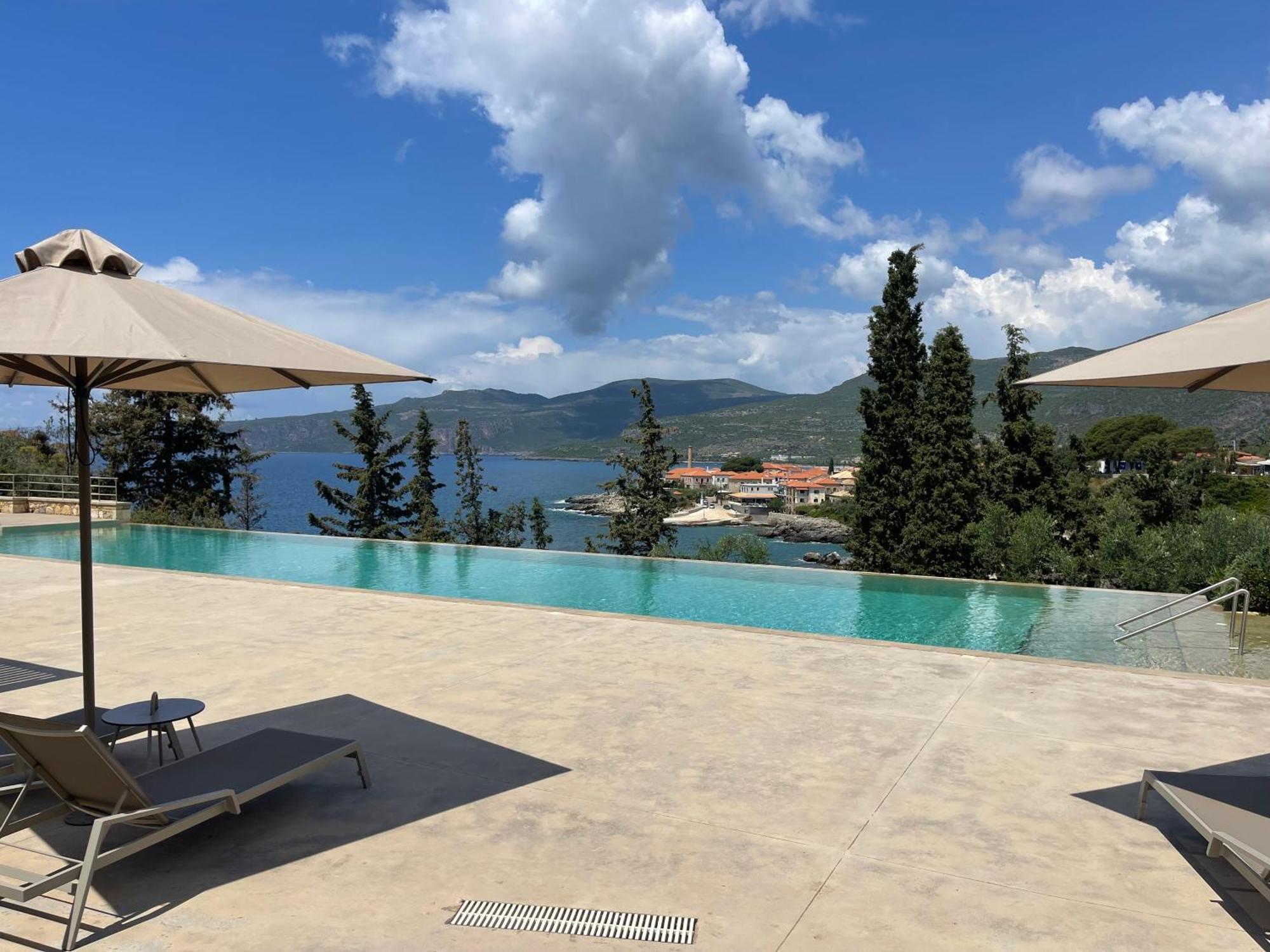 Diapori Suites Hotel 卡德哈米利 外观 照片