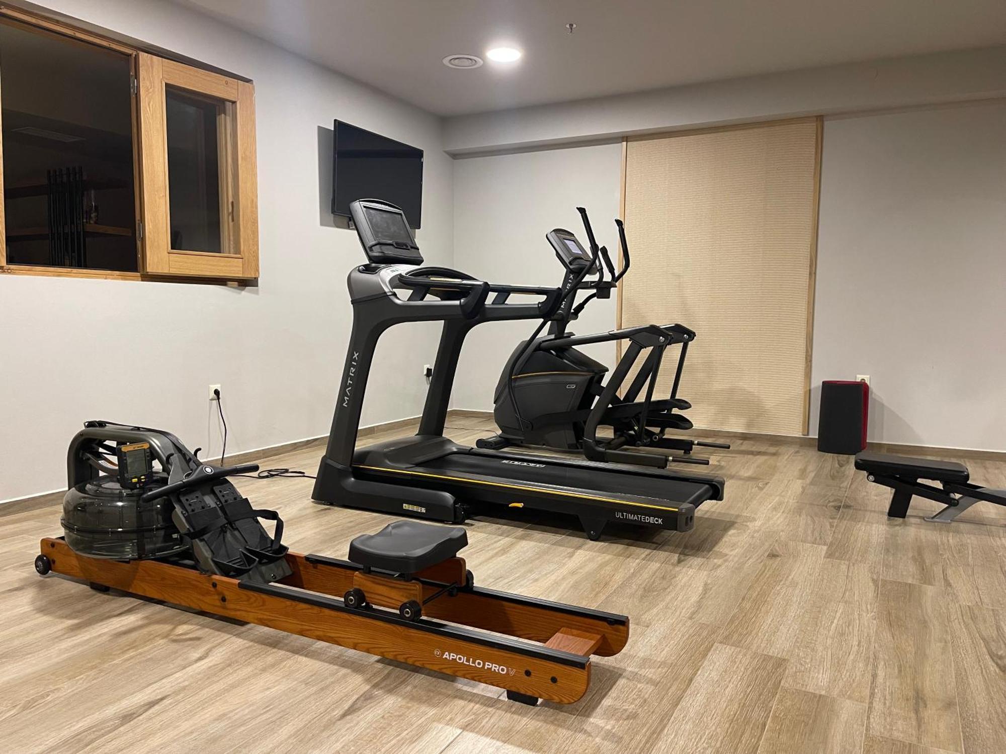 Diapori Suites Hotel 卡德哈米利 外观 照片