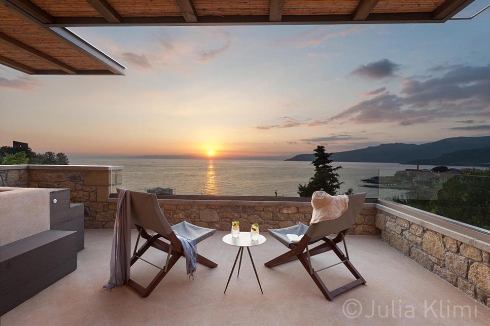 Diapori Suites Hotel 卡德哈米利 外观 照片